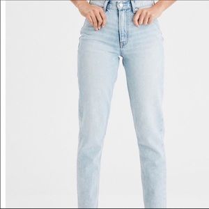 American Eagle Light Wash Mom Jeans NWOT